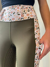 Load image into Gallery viewer, Green floral tights
